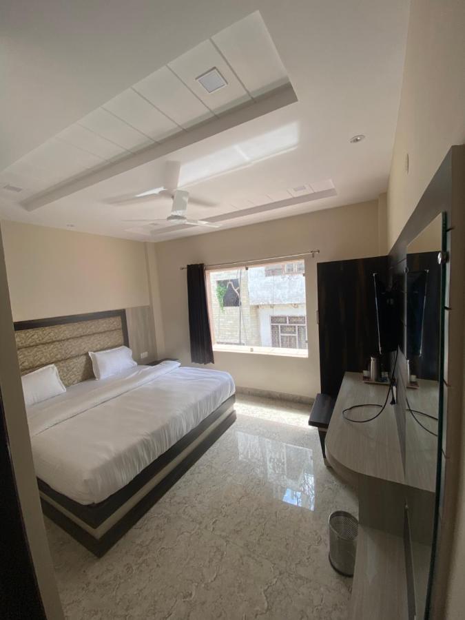 Hotel Blue Sky Haridwar Bagian luar foto