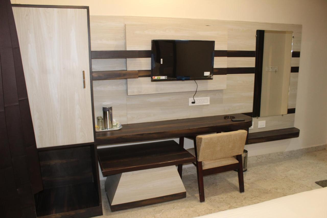 Hotel Blue Sky Haridwar Bagian luar foto