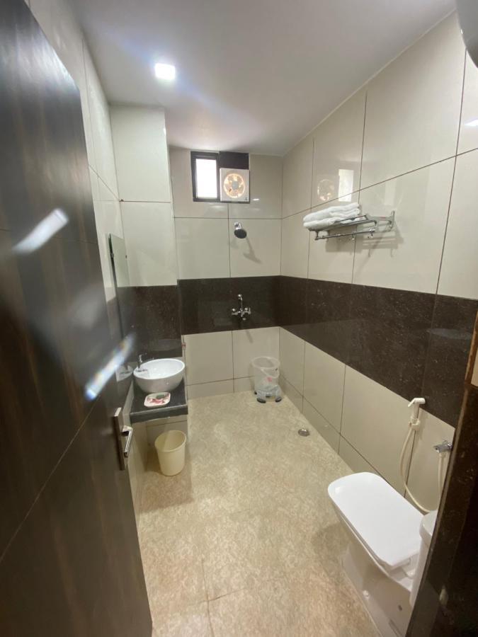 Hotel Blue Sky Haridwar Bagian luar foto
