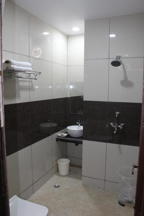 Hotel Blue Sky Haridwar Bagian luar foto