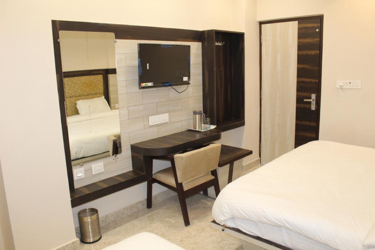 Hotel Blue Sky Haridwar Bagian luar foto